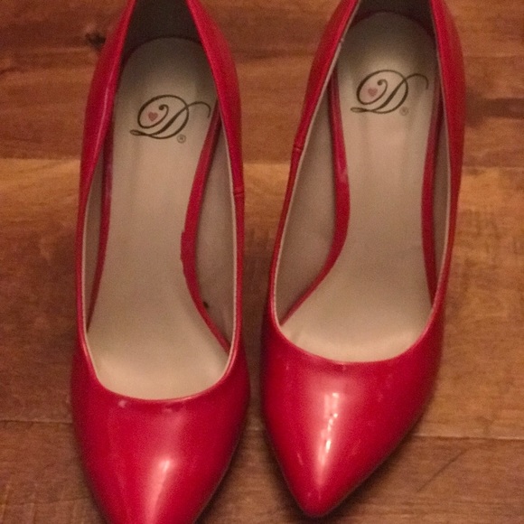 Lots of shoes - Picture 7 of 8